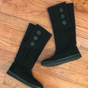 Lightly worn black yarn UGGs.